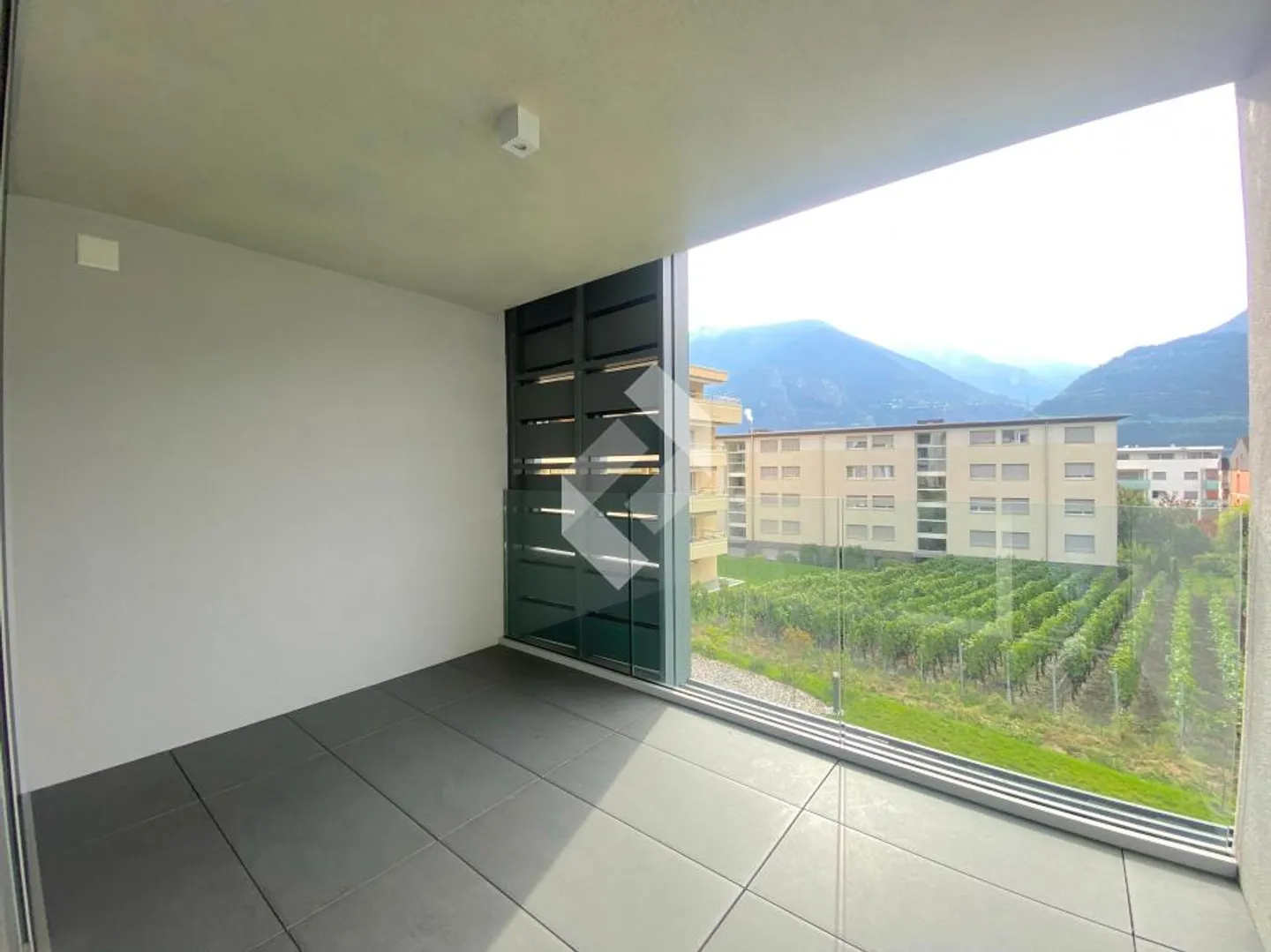 Unique and unconventional. Designed by the builder for himself. - Photo 4 of 13