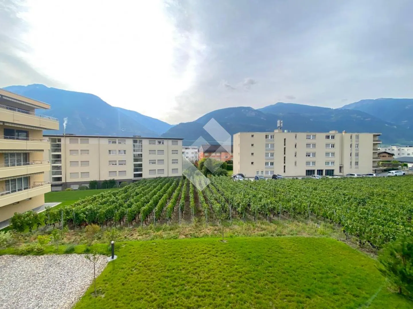 Unique and unconventional. Designed by the builder for himself. - Photo 5 of 13