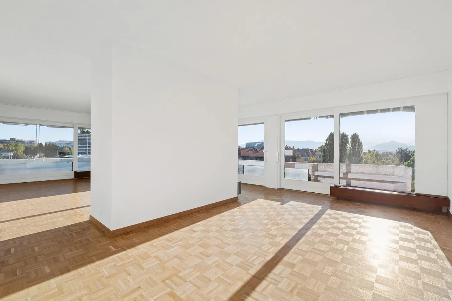 Magnificent 9-room apartment in residential area - Photo 2 of 11