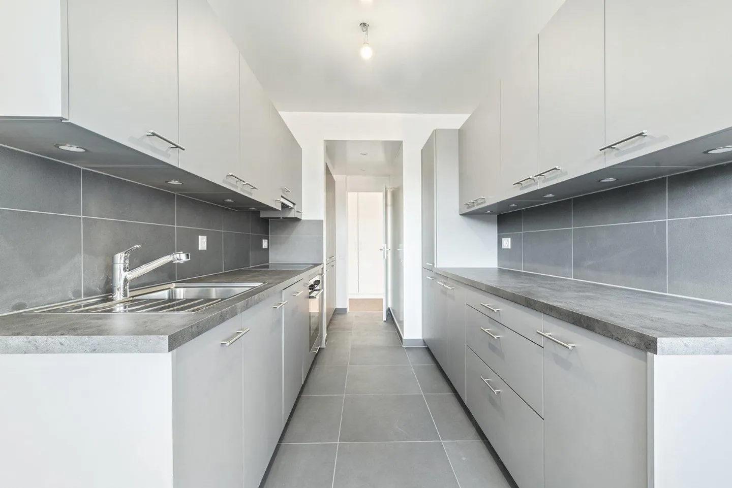 Magnificent 9-room apartment in residential area - Photo 4 of 11