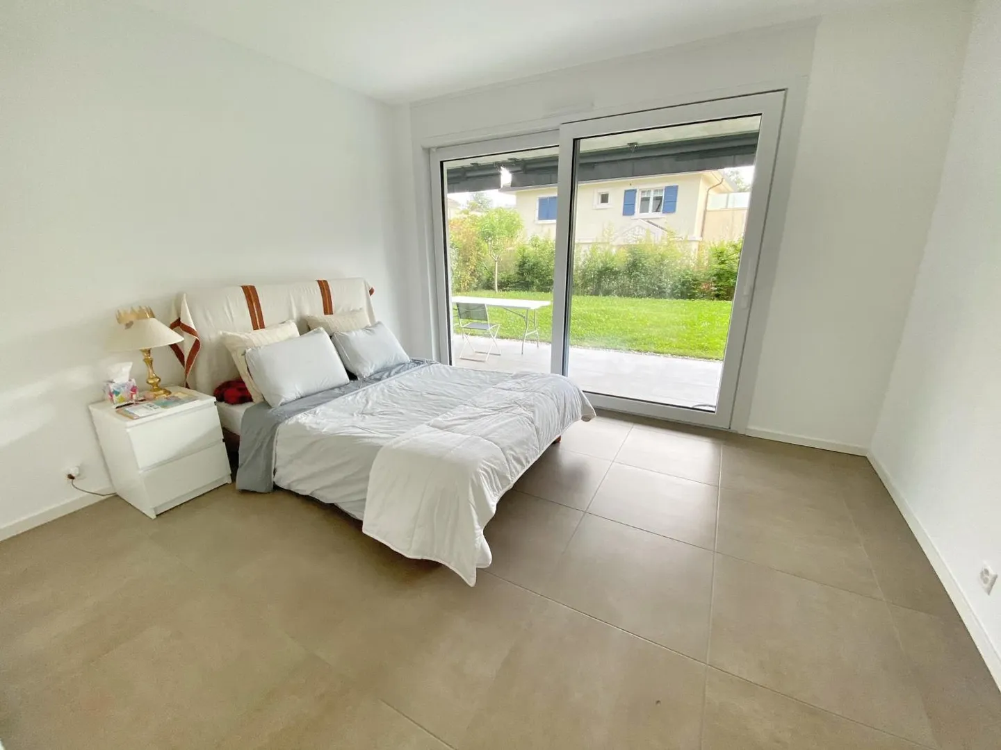 Bellissimo appartamento con giardino in un condominio recente nel centro di Vésenaz - Foto 4 di 6