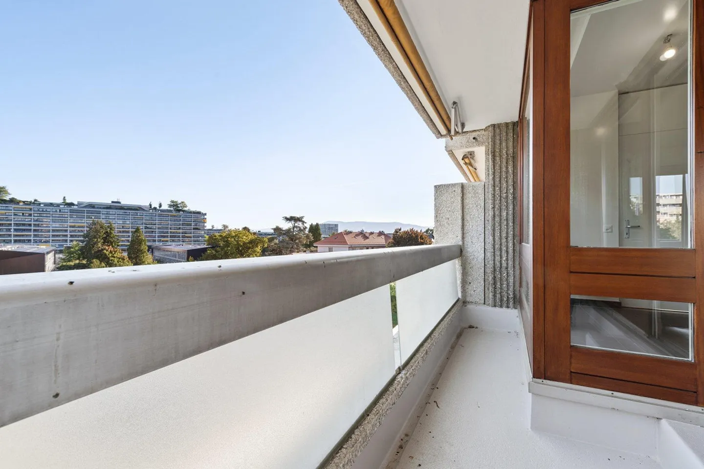 Magnificent 9-room apartment in residential area - Photo 9 of 11
