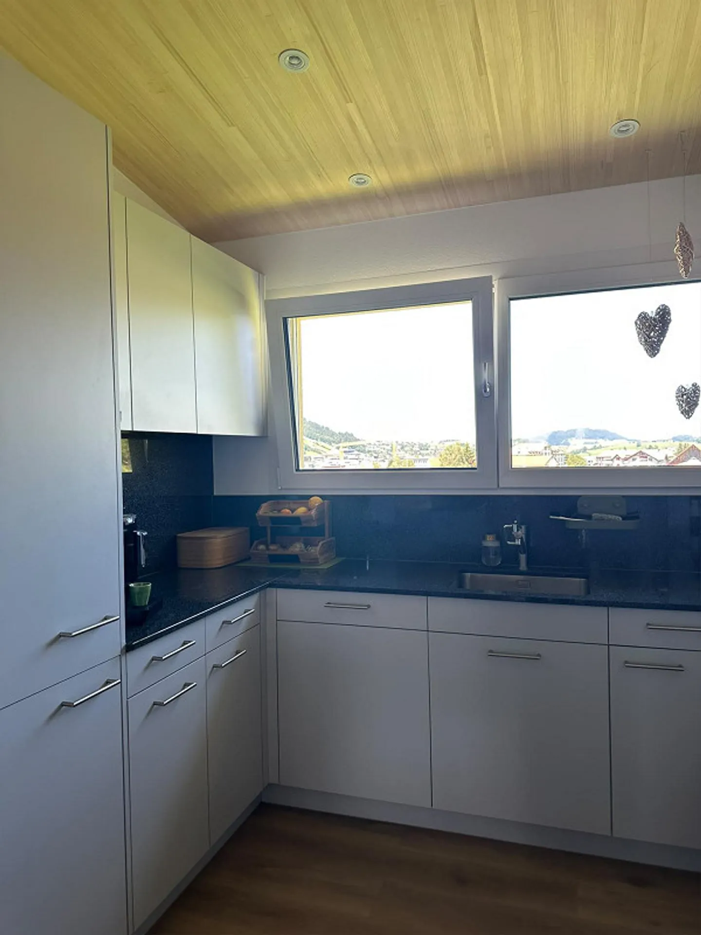 Appartamento mansardato di 4,5 stanze quasi nuovo alla periferia di Einsiedeln - Foto 5 di 16
