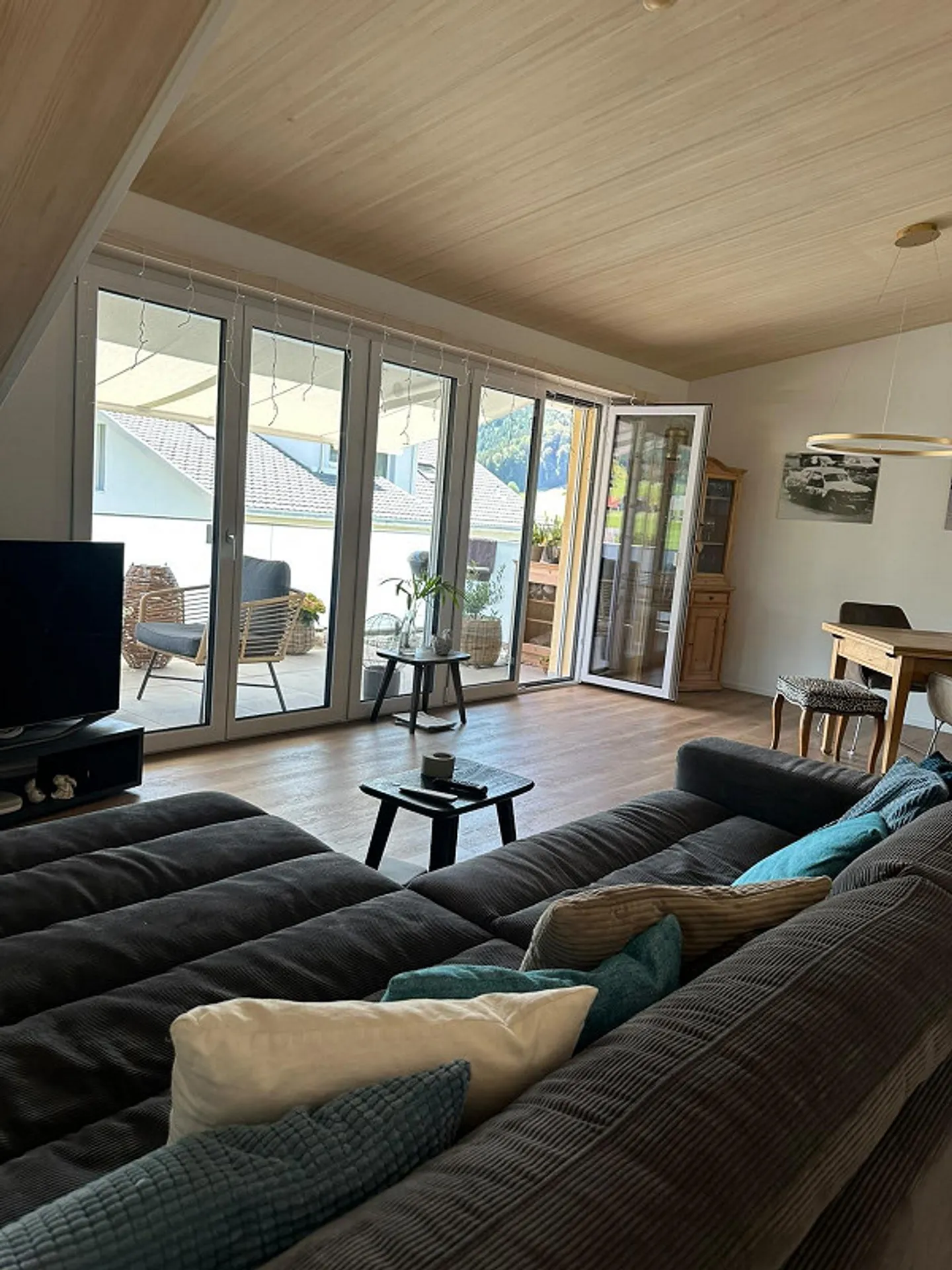 Appartamento mansardato di 4,5 stanze quasi nuovo alla periferia di Einsiedeln - Foto 6 di 16