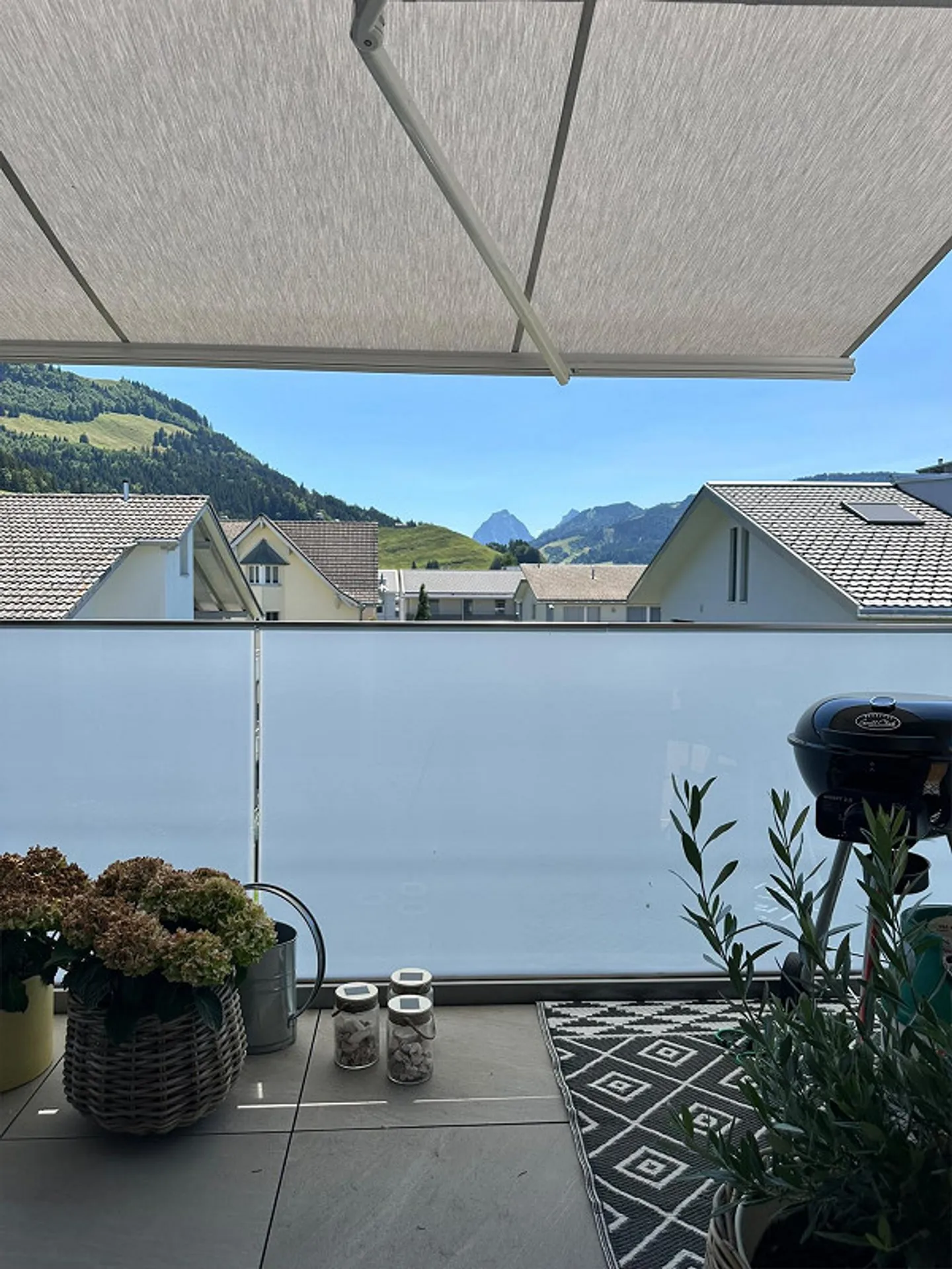 Appartamento mansardato di 4,5 stanze quasi nuovo alla periferia di Einsiedeln - Foto 2 di 16