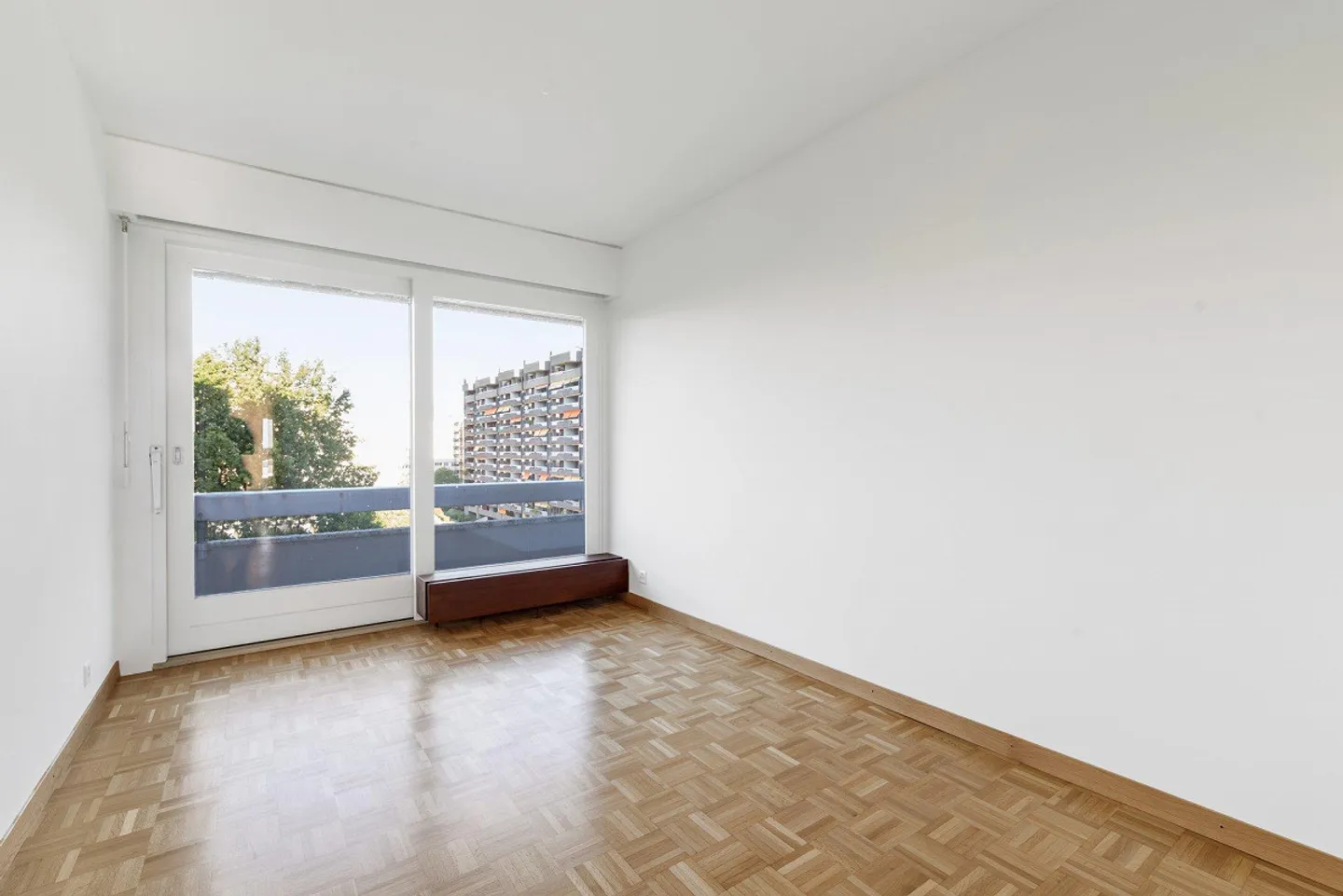 Magnificent 9-room apartment in residential area - Photo 8 of 11