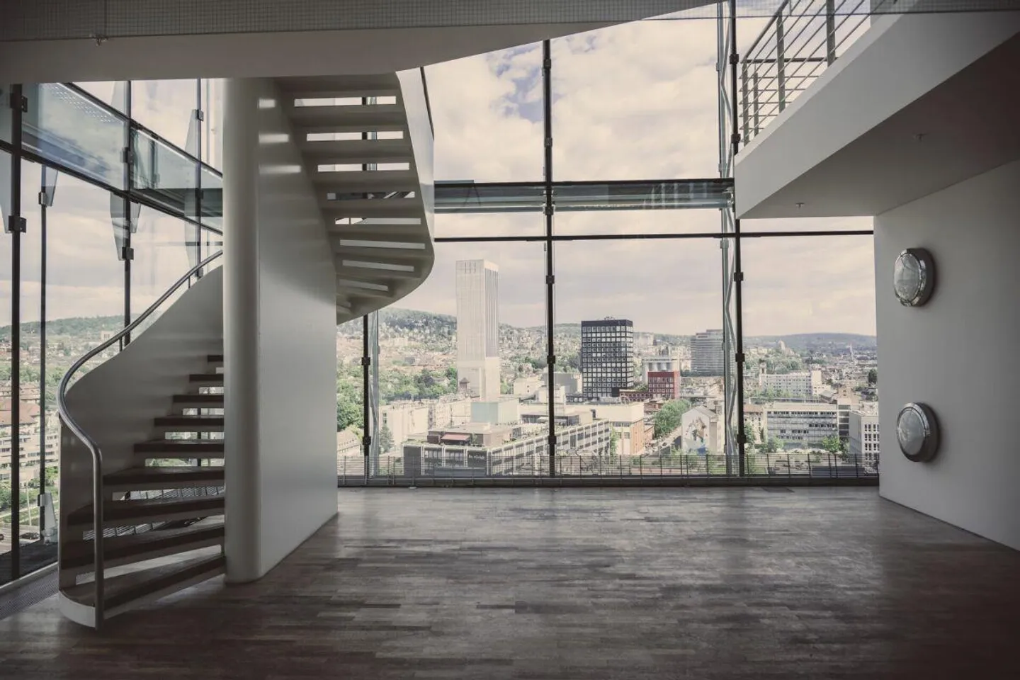 Office Tower - Arbeiten am Escher-Wyss-Platz - Foto 5 von 12