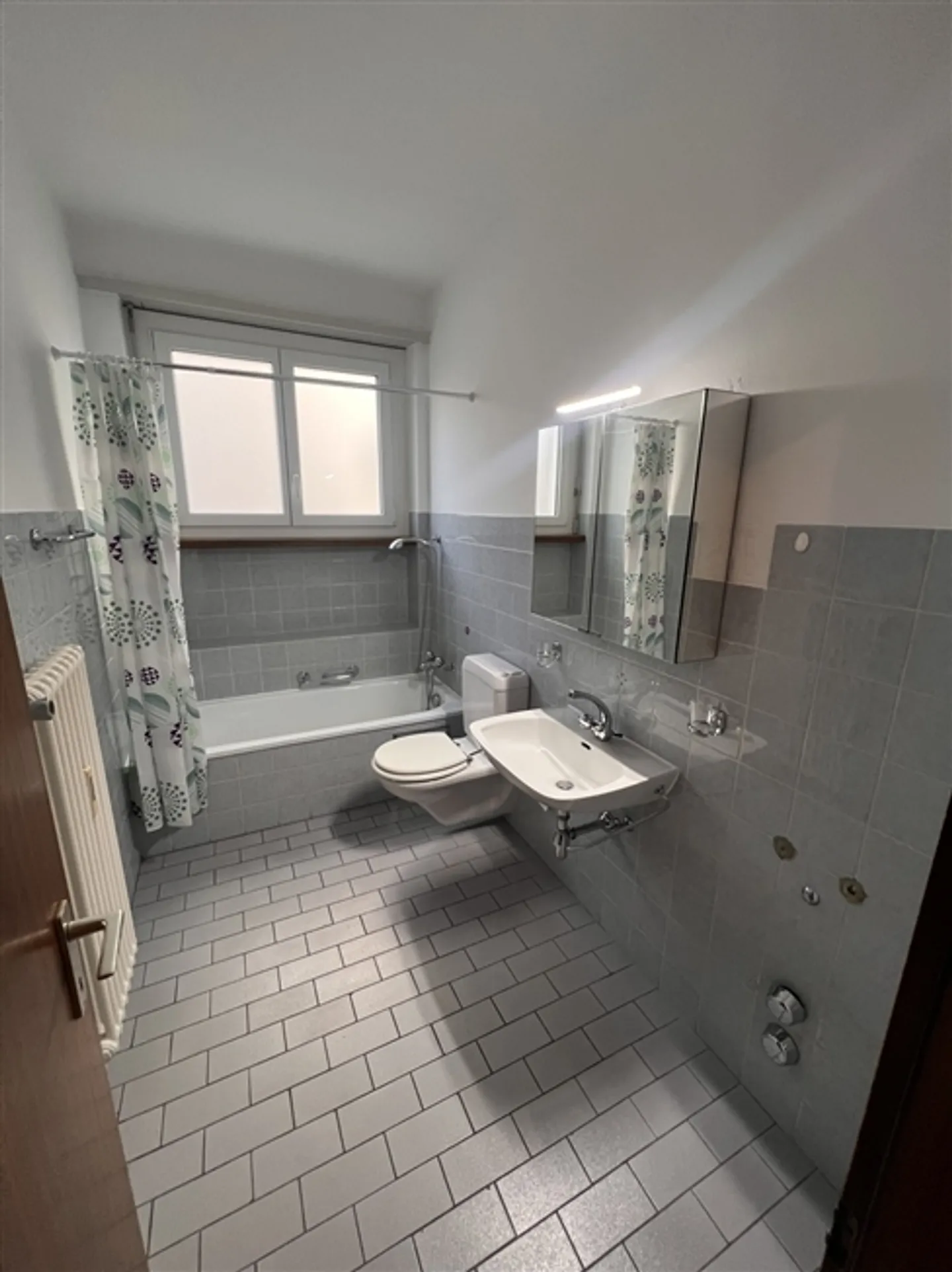 SPACIOUS 2.5-ROOM APARTMENT FOR RENT - Photo 8 of 8