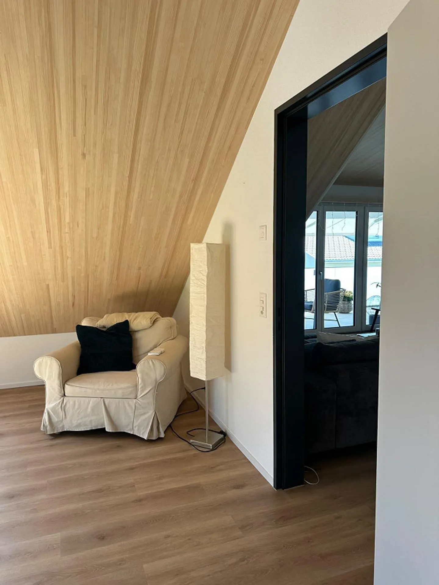 Appartamento mansardato di 4,5 stanze quasi nuovo alla periferia di Einsiedeln - Foto 13 di 16