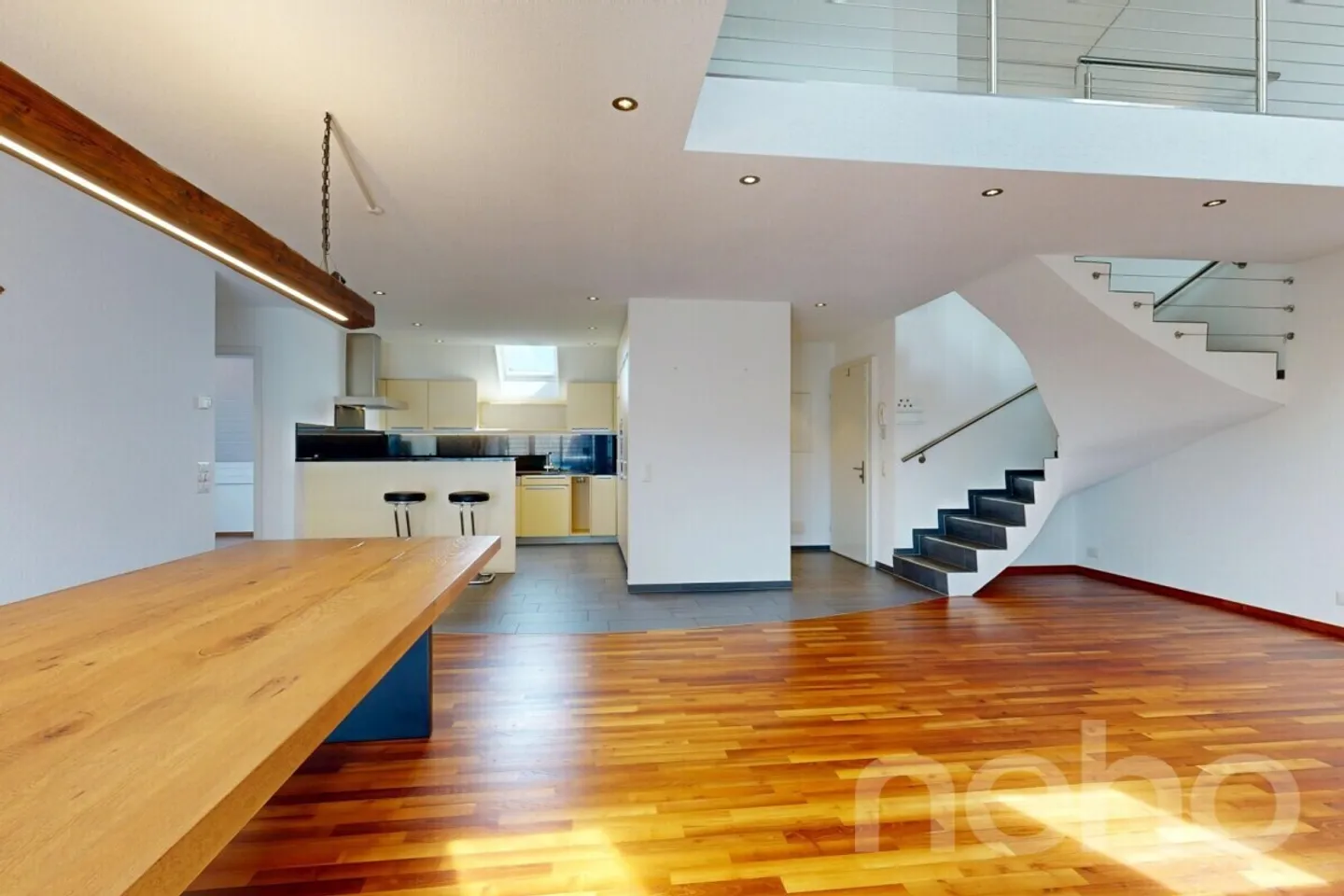 Vivre sur deux niveaux - Appartement en maisonette de 4,5 pièces élégant - Photo 3 sur 12