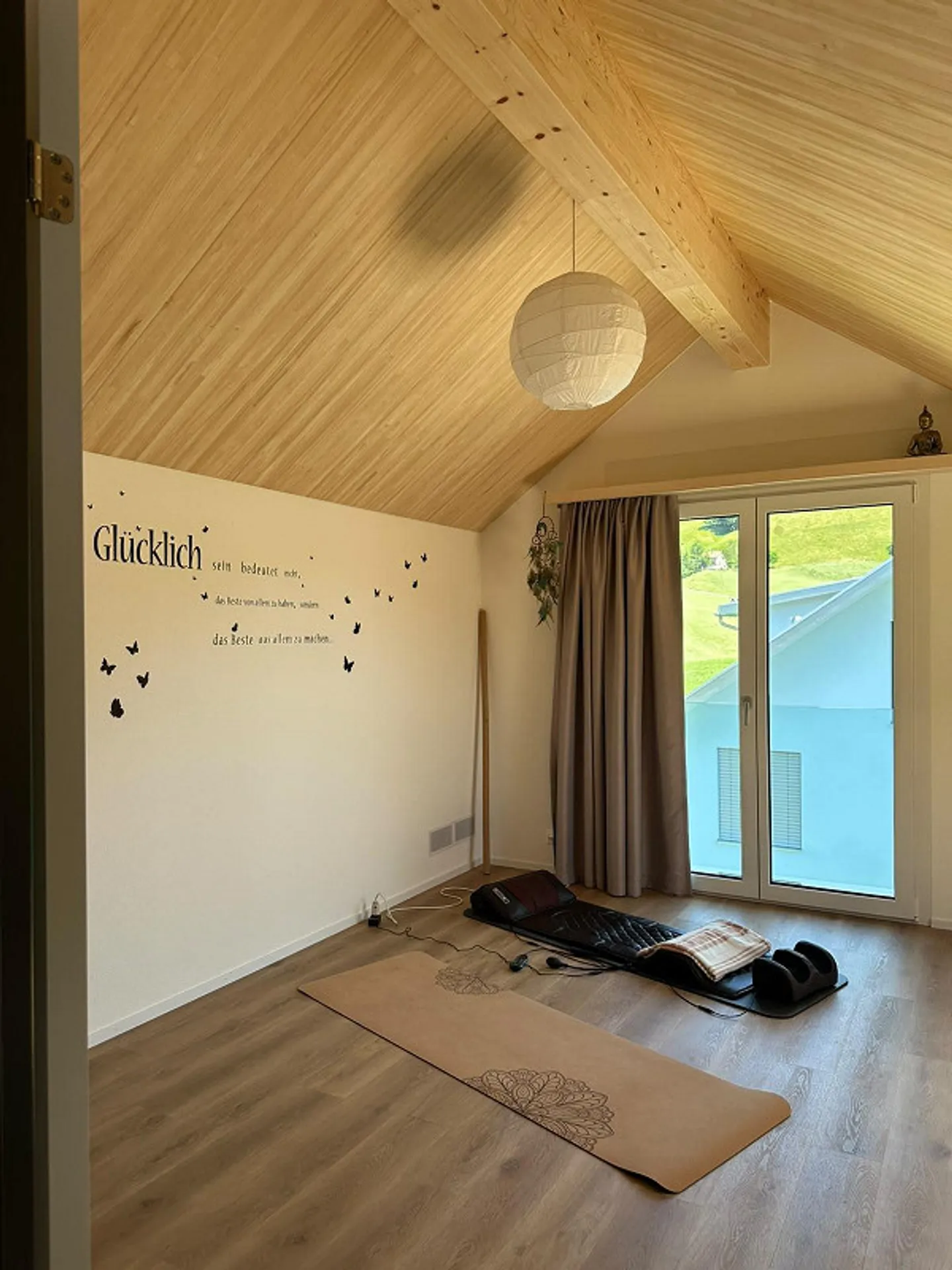 Appartamento mansardato di 4,5 stanze quasi nuovo alla periferia di Einsiedeln - Foto 9 di 16