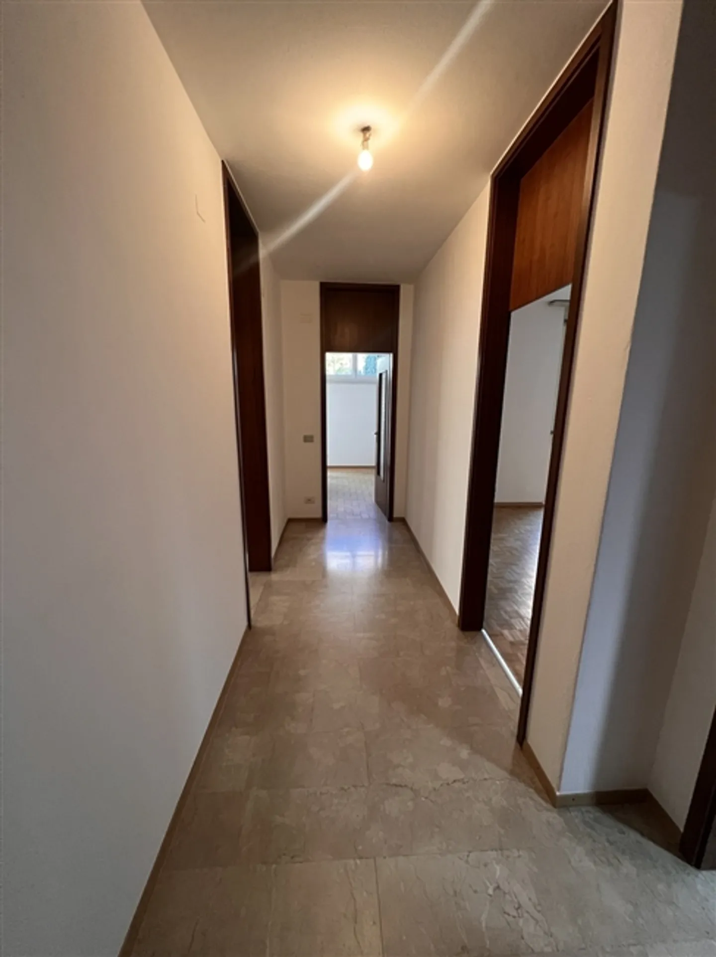 SPACIOUS 2.5-ROOM APARTMENT FOR RENT - Photo 5 of 8