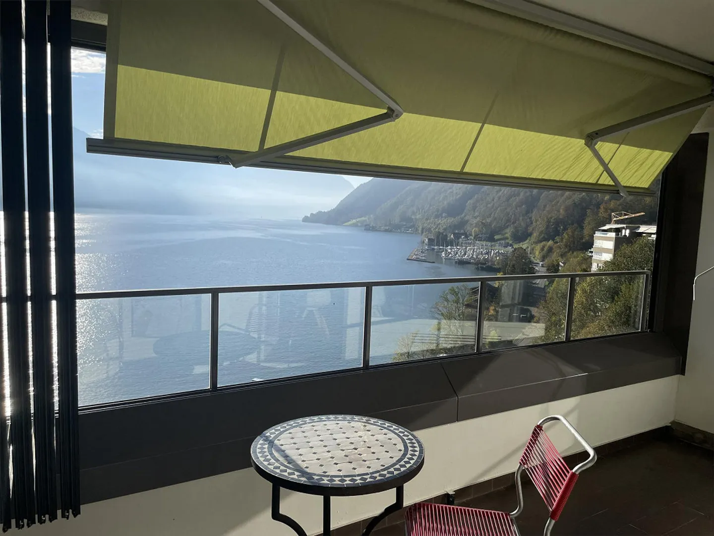 Moderno appartamento di 3,5 stanze con vista lago - Foto 9 di 10