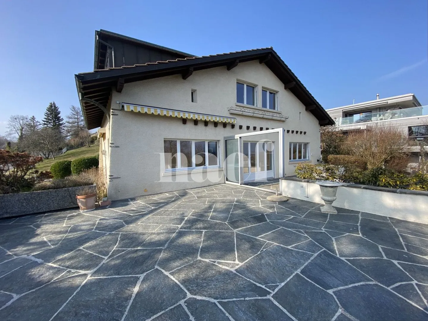 7-room House - Photo 1 of 13