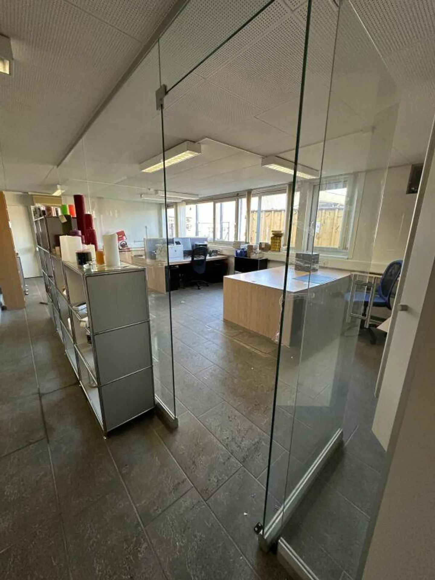 Bureau et salle de réunion de plain-pied - idéal pour des réunions et des conférences - Photo 2 sur 8