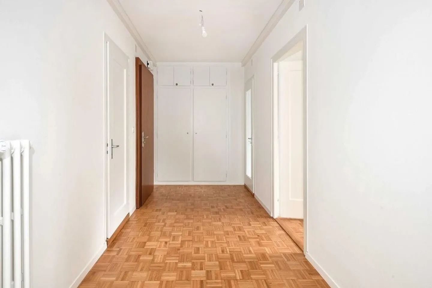 Il tuo nuovo appartamento di 5 stanze ristrutturato in un quartiere adatto alle famiglie - Foto 2 di 9