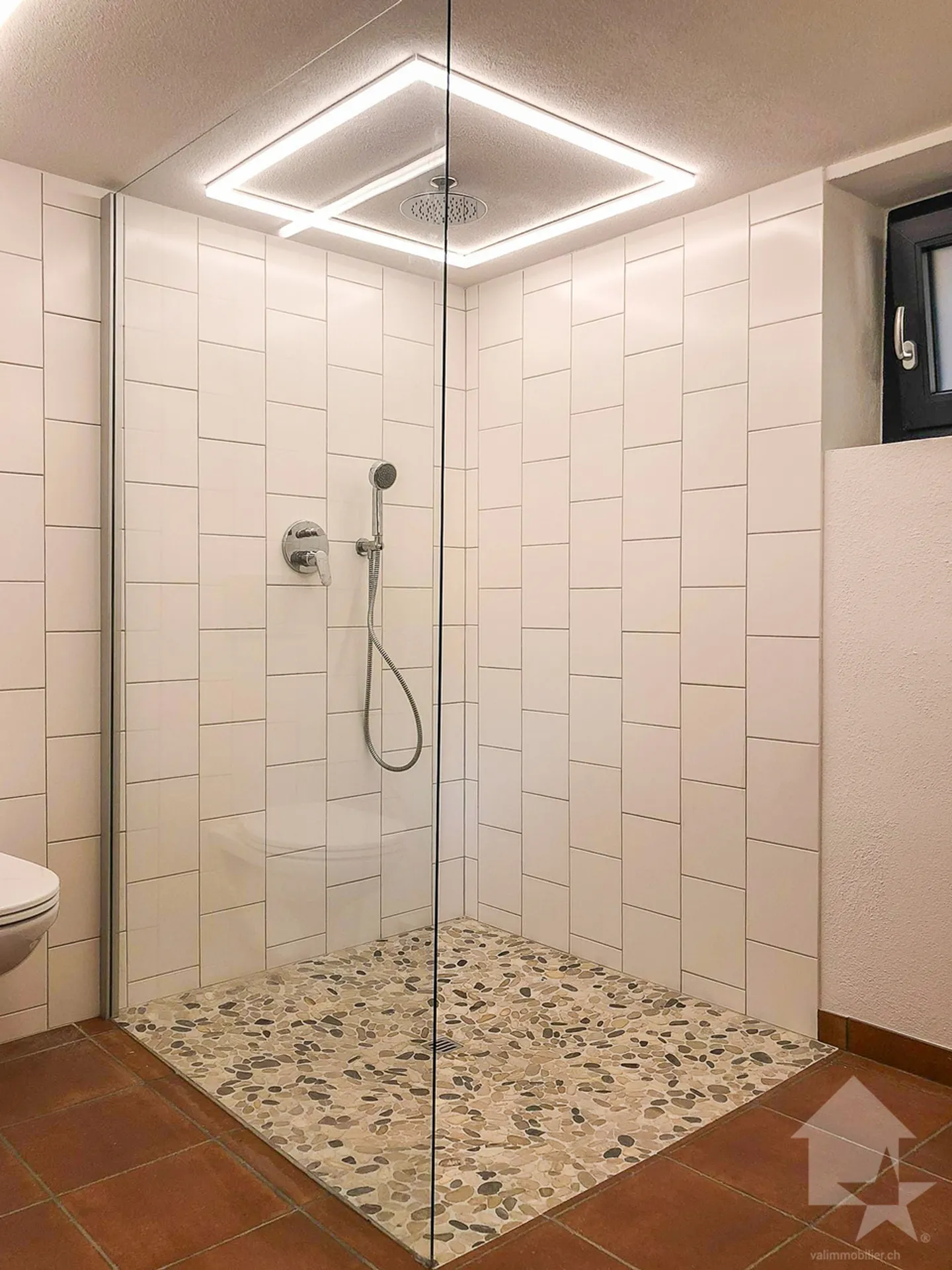 Charming renovated shed with taste - Photo 9 of 13