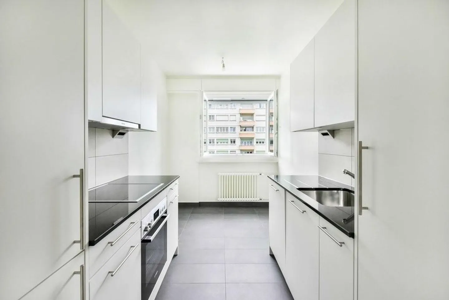 Il tuo nuovo appartamento di 5 stanze ristrutturato in un quartiere adatto alle famiglie - Foto 3 di 9