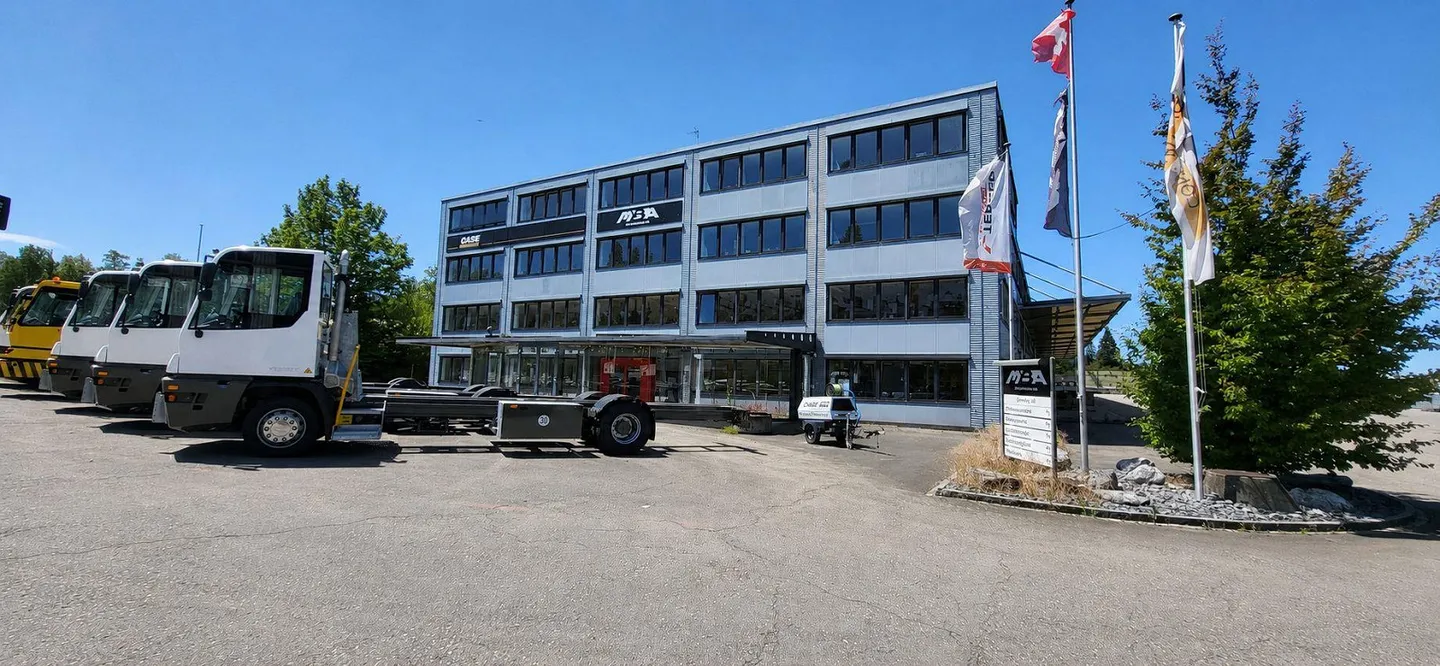 Section entière du bâtiment et environ 1 500 m² d'espace extérieur disponible ! - Photo 15 sur 15