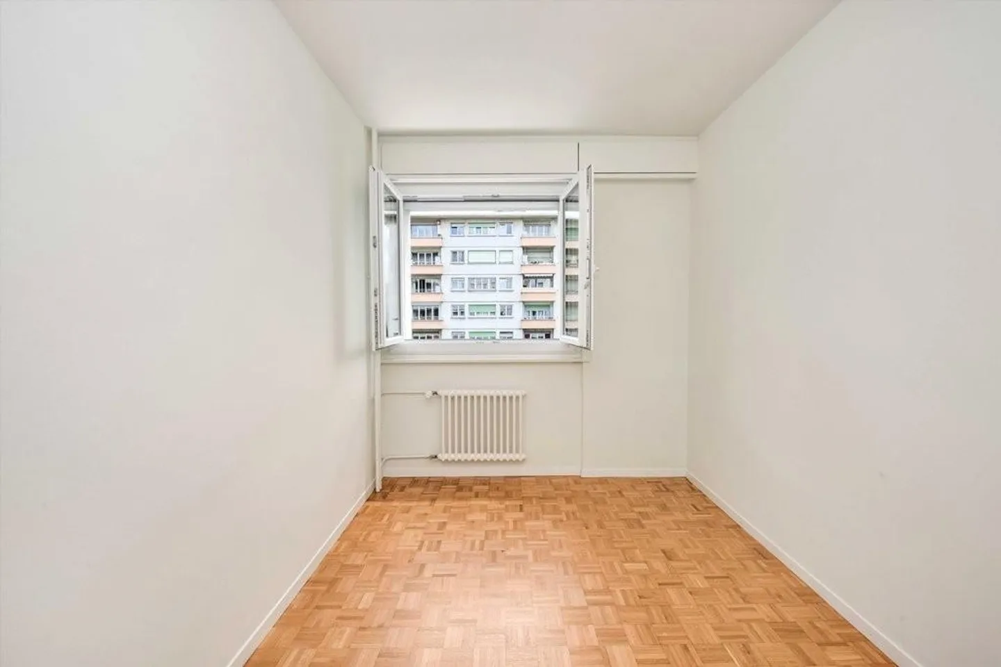 Il tuo nuovo appartamento di 5 stanze ristrutturato in un quartiere adatto alle famiglie - Foto 4 di 9