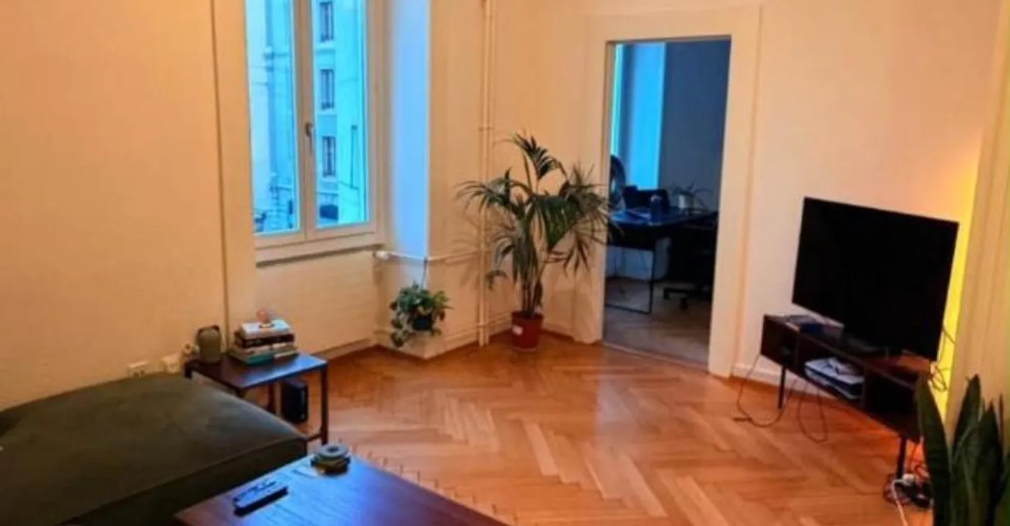 Charming 4-room apartment near the train station - Photo 2 of 8