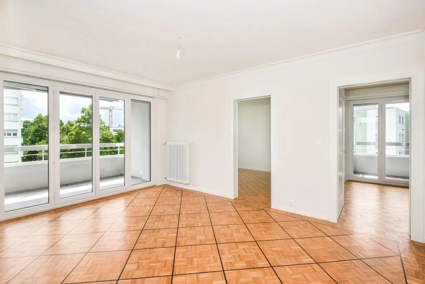 Il tuo nuovo appartamento di 5 stanze ristrutturato in un quartiere adatto alle famiglie - Foto 5 di 9