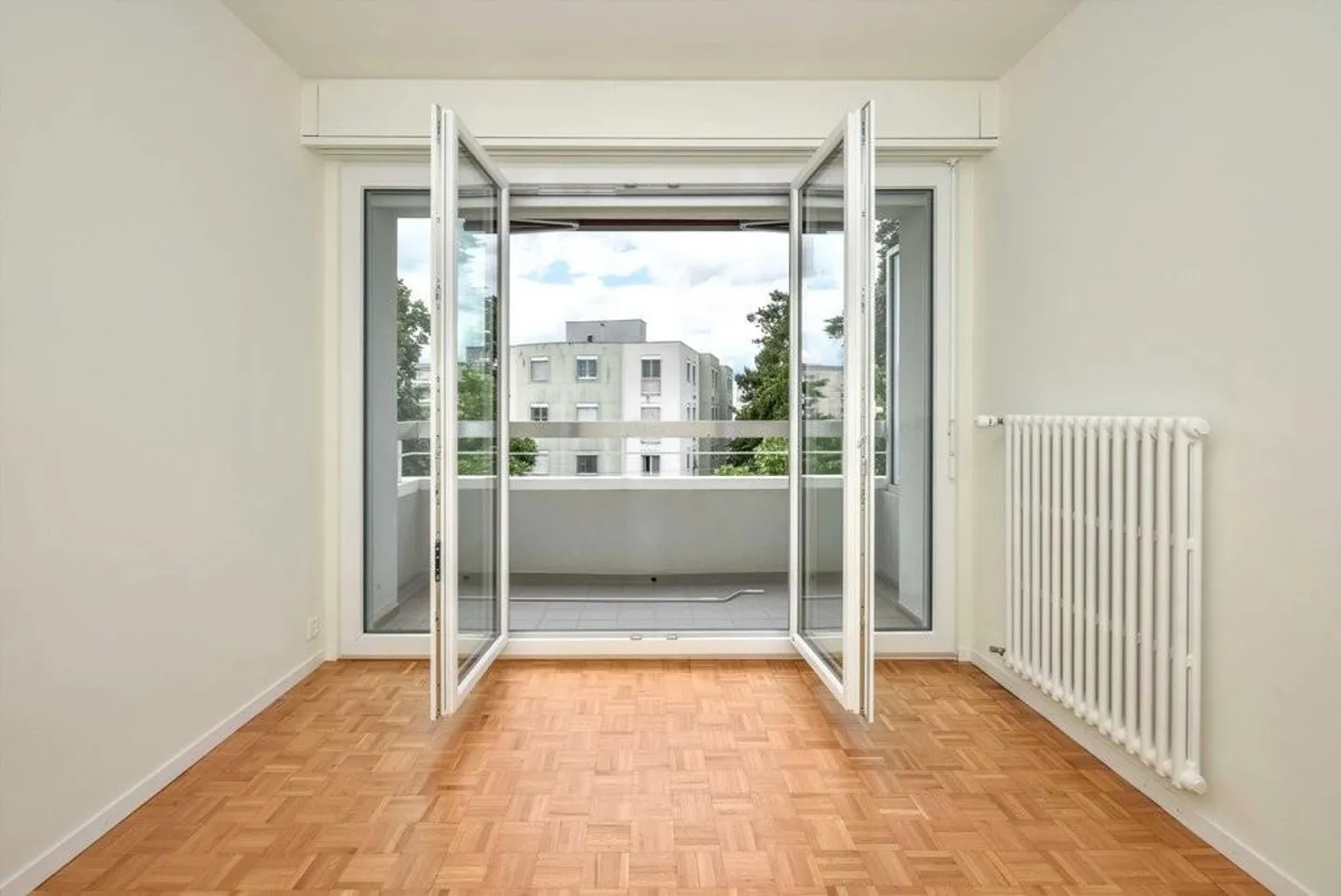 Il tuo nuovo appartamento di 5 stanze ristrutturato in un quartiere adatto alle famiglie - Foto 8 di 9