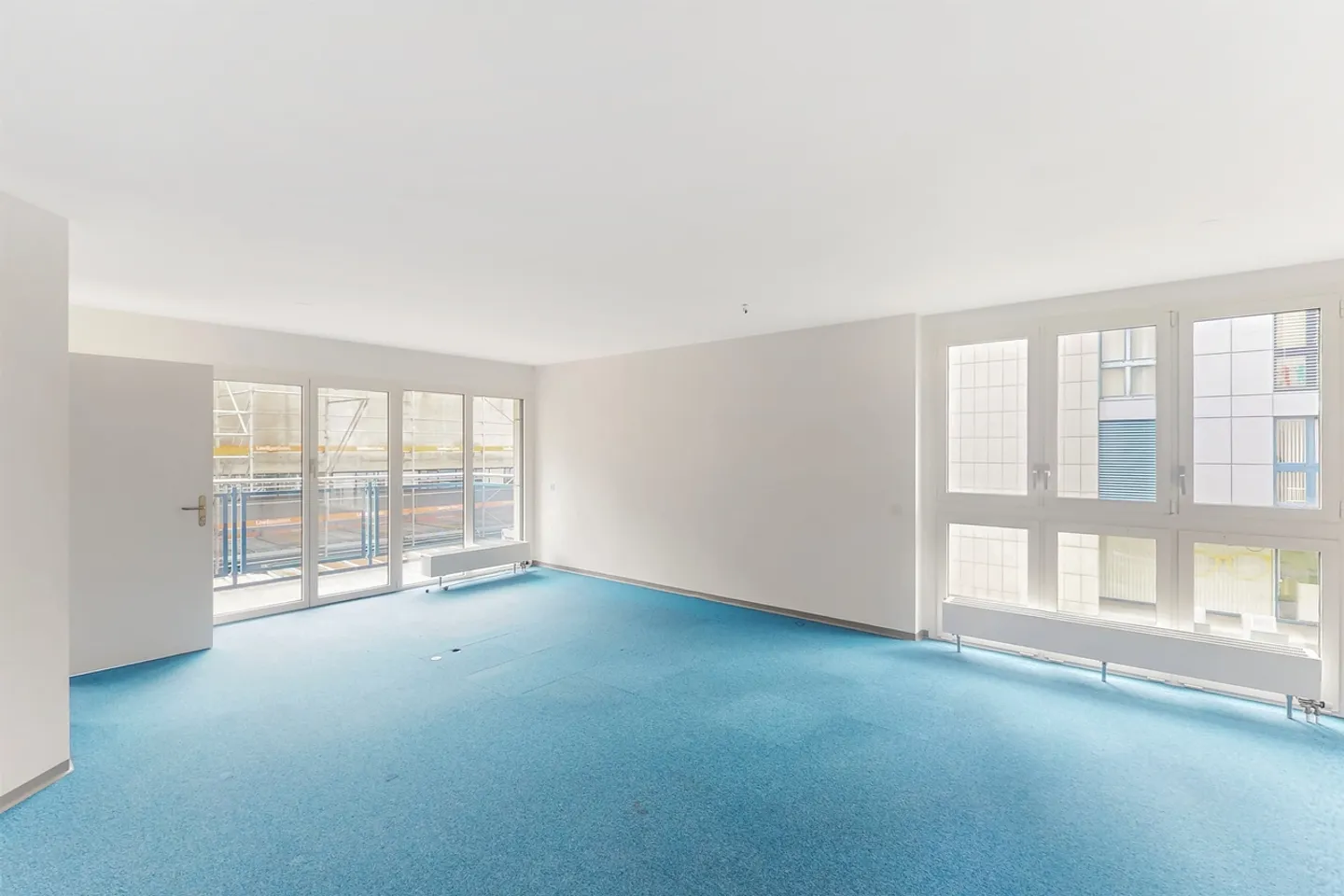 Espace commercial lumineux à quelques pas du centre - Photo 2 sur 9