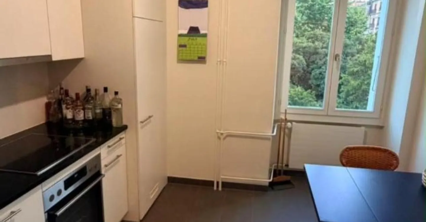 Charming 4-room apartment near the train station - Photo 3 of 8