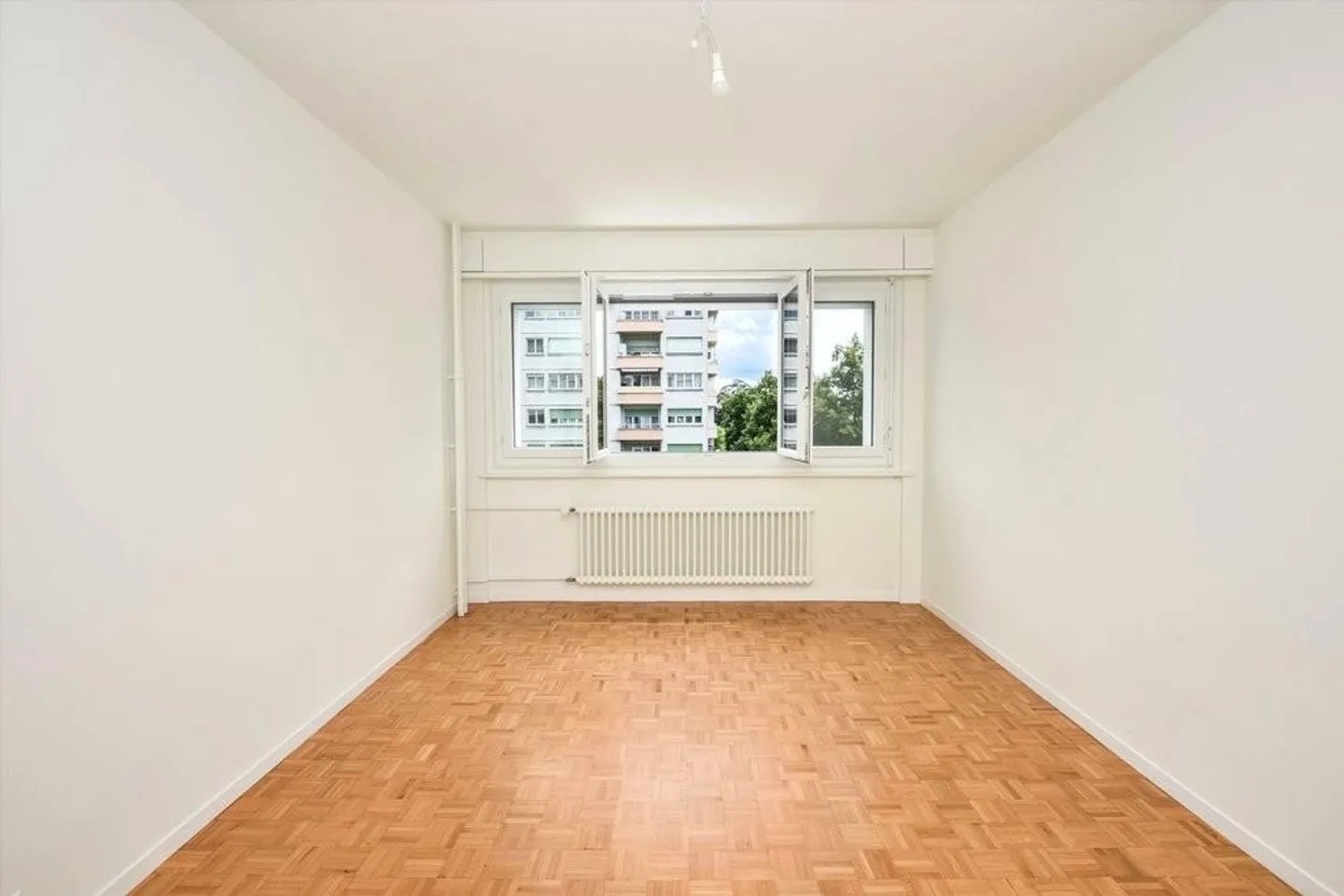 Il tuo nuovo appartamento di 5 stanze ristrutturato in un quartiere adatto alle famiglie - Foto 6 di 9