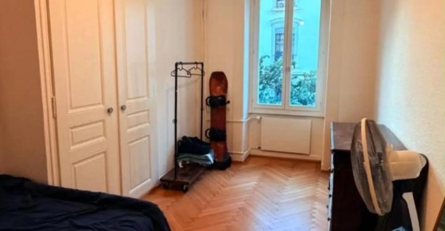 Charming 4-room apartment near the train station - Photo 7 of 8