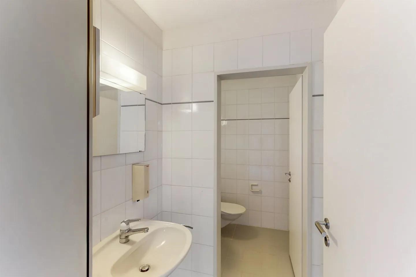 Espace commercial lumineux à quelques pas du centre - Photo 9 sur 9