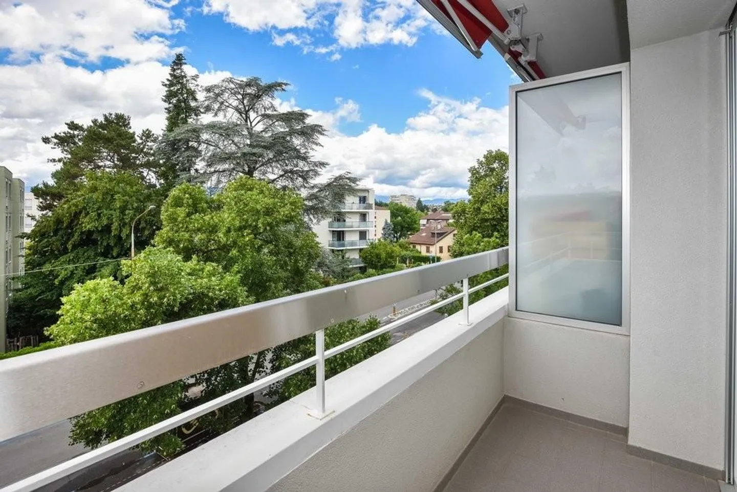 Il tuo nuovo appartamento di 5 stanze ristrutturato in un quartiere adatto alle famiglie - Foto 9 di 9