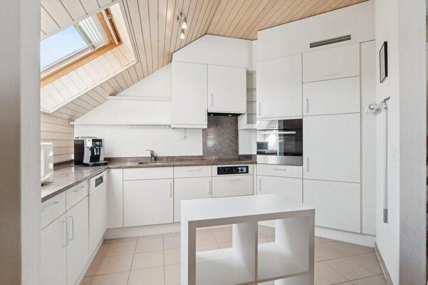 Charming Penthouse in a Quiet Location - Photo 3 of 7