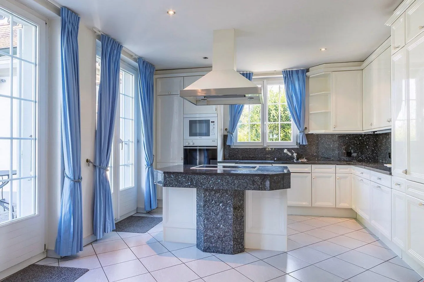 Villa exclusive de 6½ pièces à Laupen – Intimité, élégance et style - Photo 3 sur 13