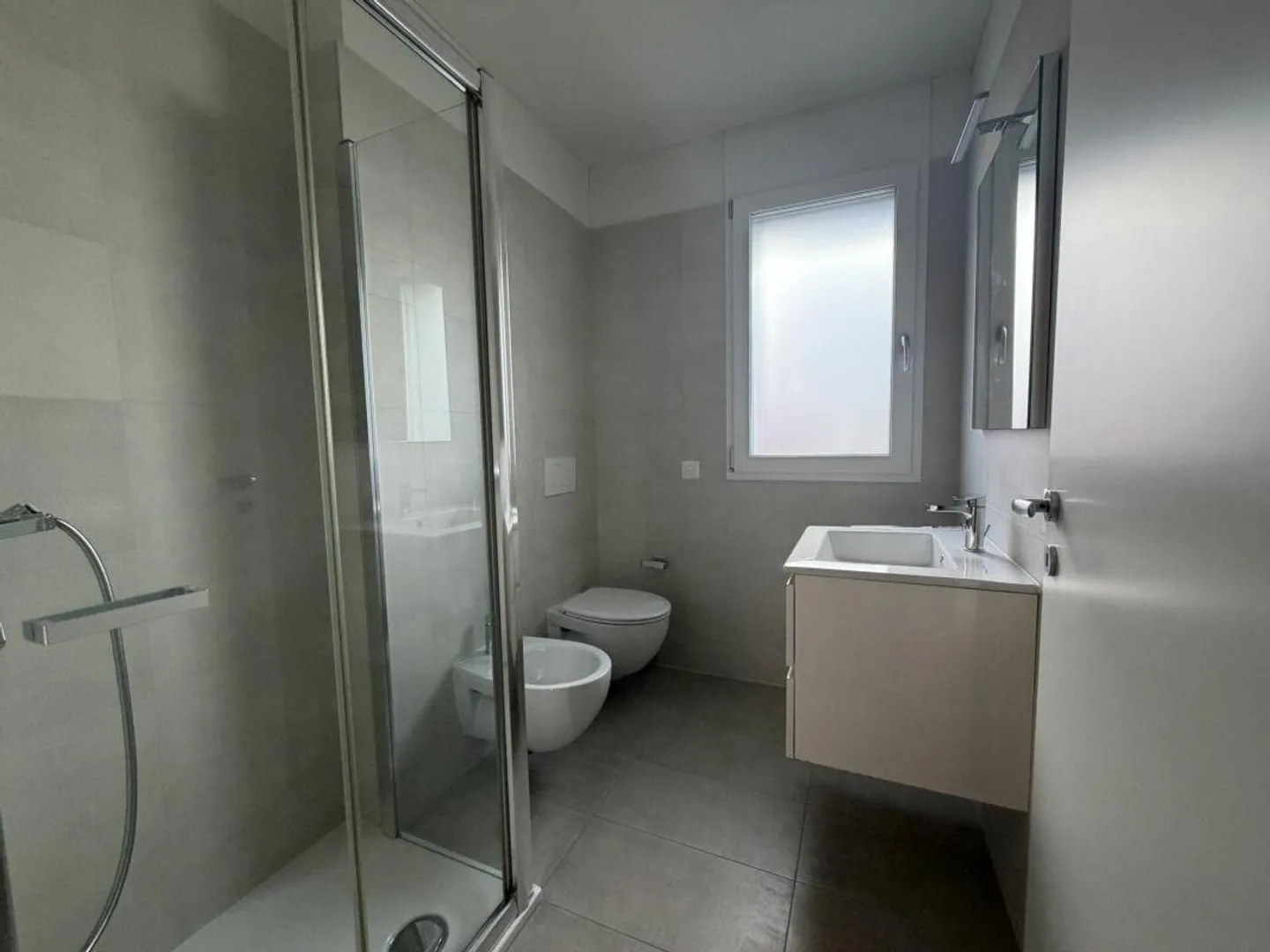 Appartements spacieux et modernes de 3,5 pièces - Photo 3 sur 7