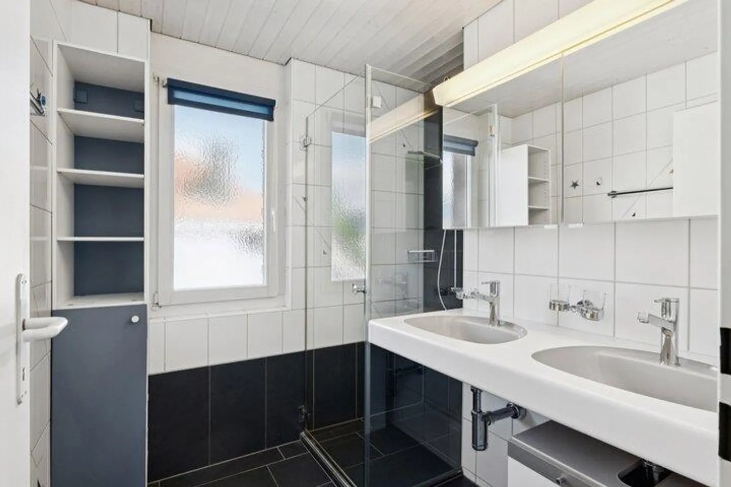 Charming Penthouse in a Quiet Location - Photo 5 of 7