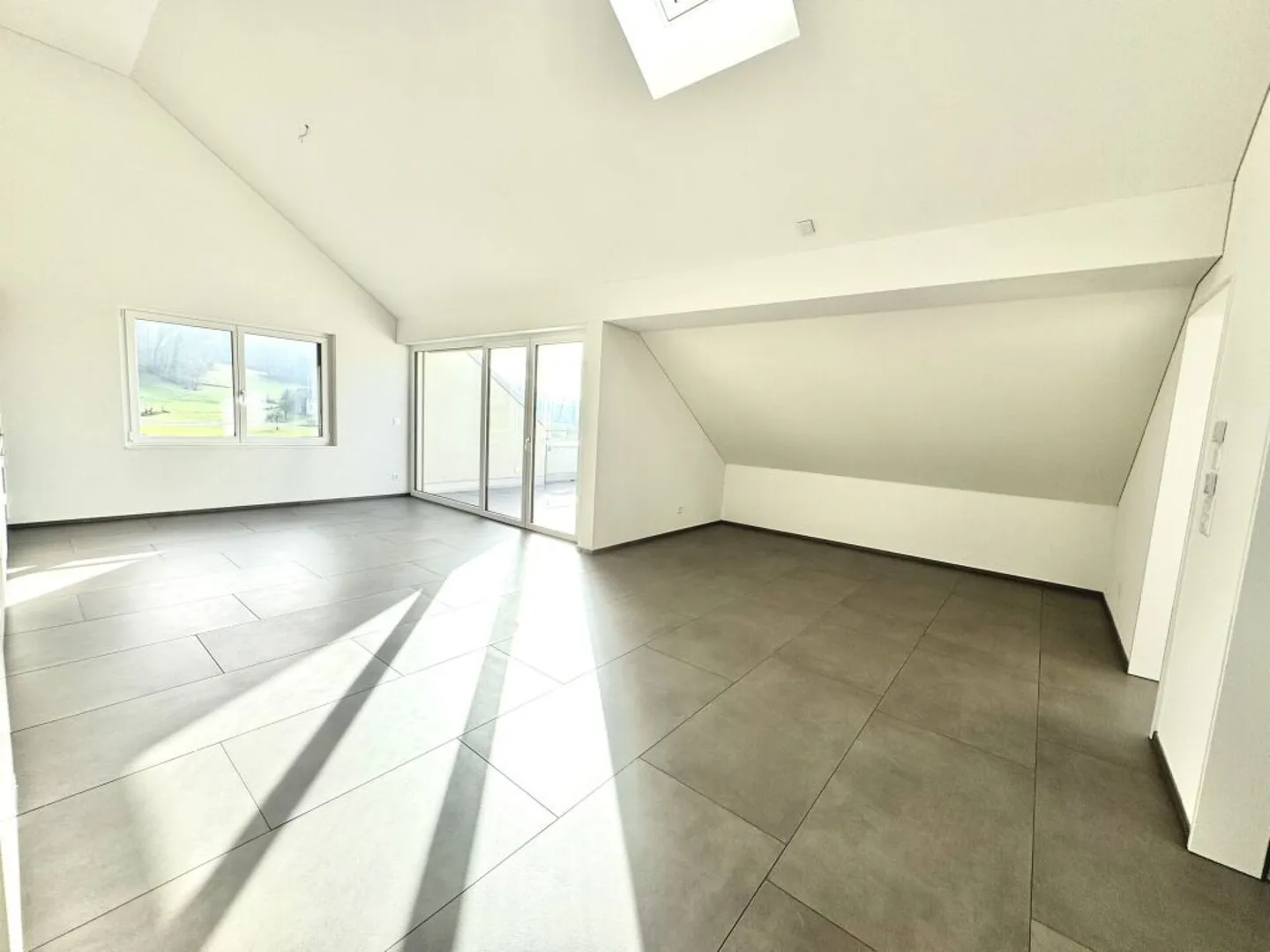 Appartement en attique de 4,5 pièces à Maseltrangen - Photo 4 sur 11