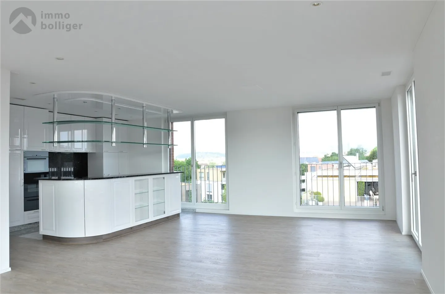 Penthouse for rent - Photo 1 of 8