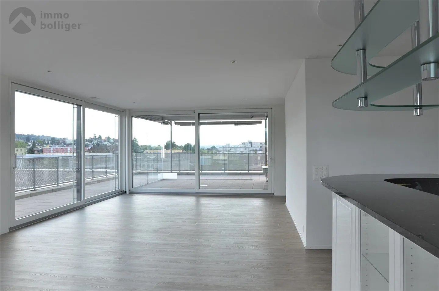 Penthouse for rent - Photo 3 of 8