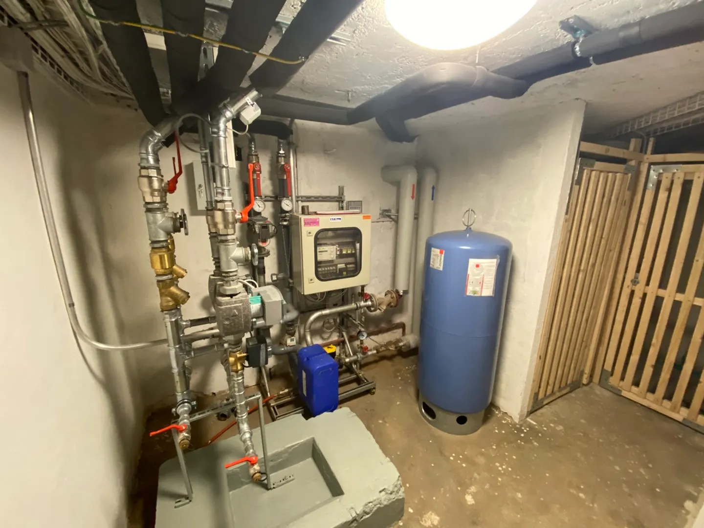 Renoviertes Gewerbegebäude - Foto 16 von 21