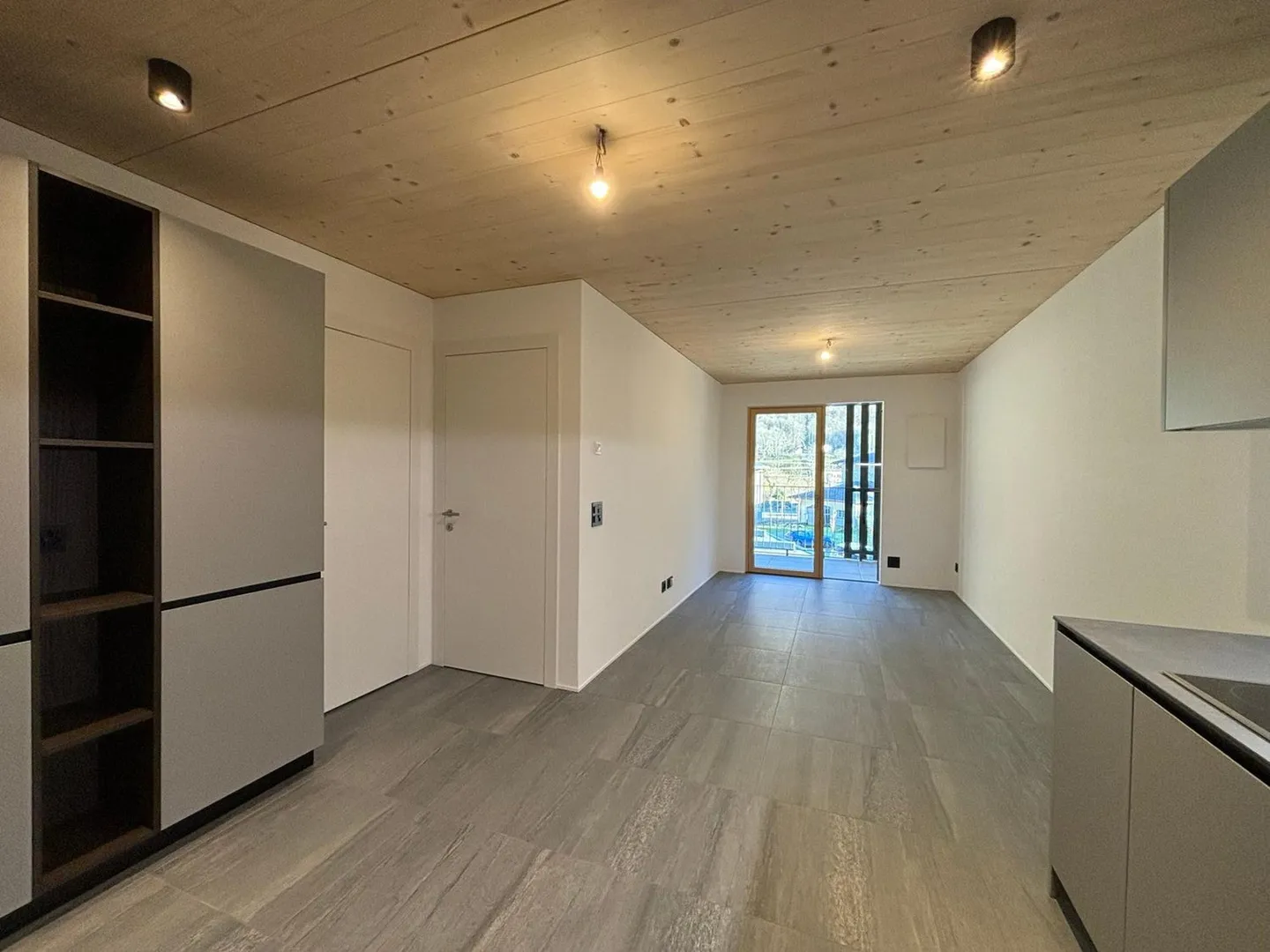 Modern apartment with 2.5 rooms and panoramic view in Cama - Photo 3 of 8