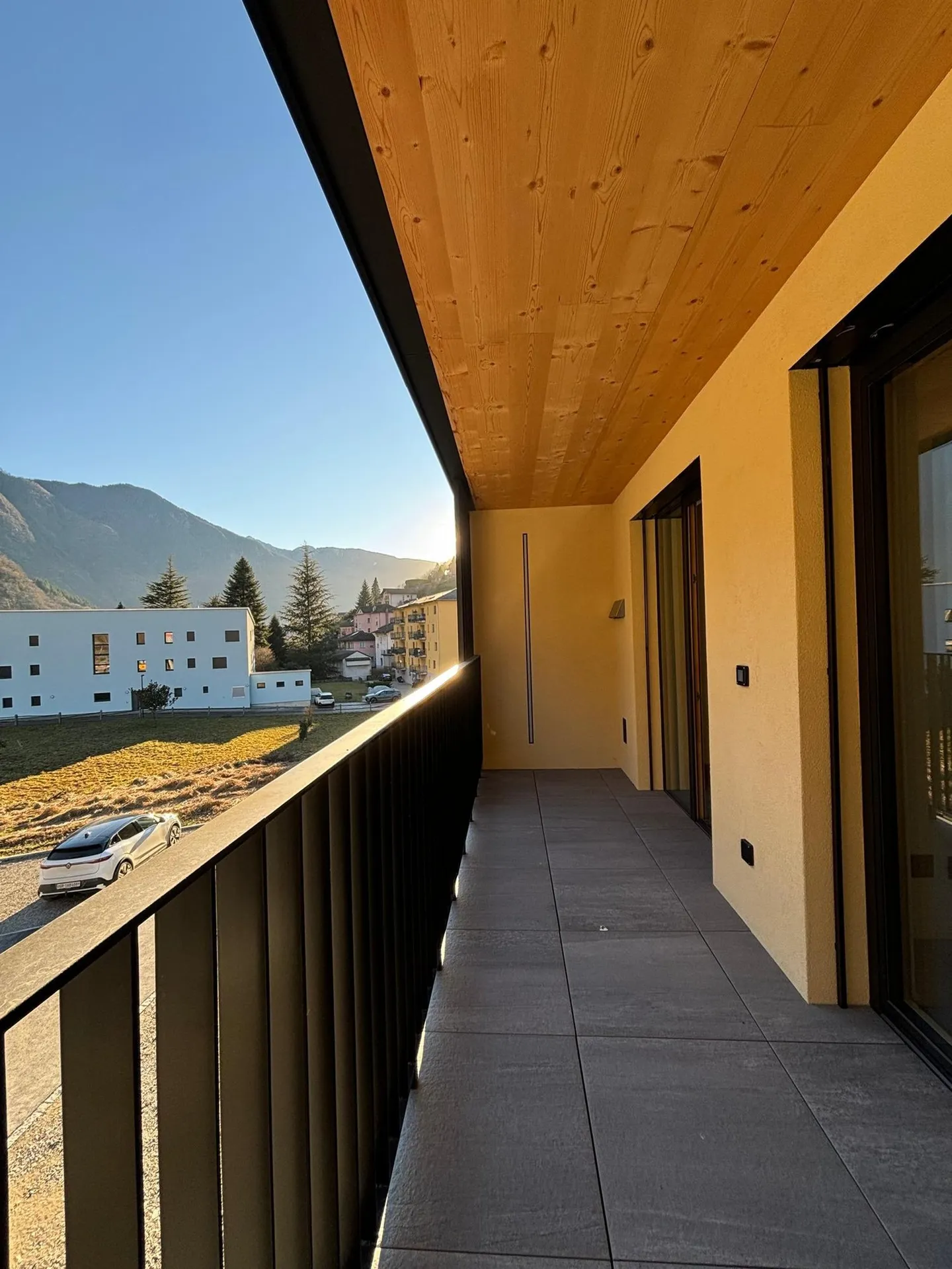 Modern apartment with 2.5 rooms and panoramic view in Cama - Photo 4 of 8