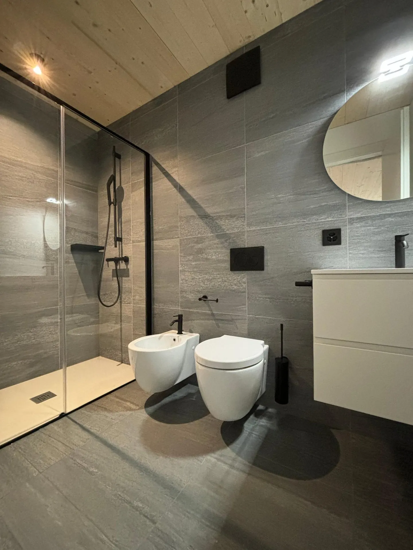 Modern apartment with 2.5 rooms and panoramic view in Cama - Photo 5 of 8