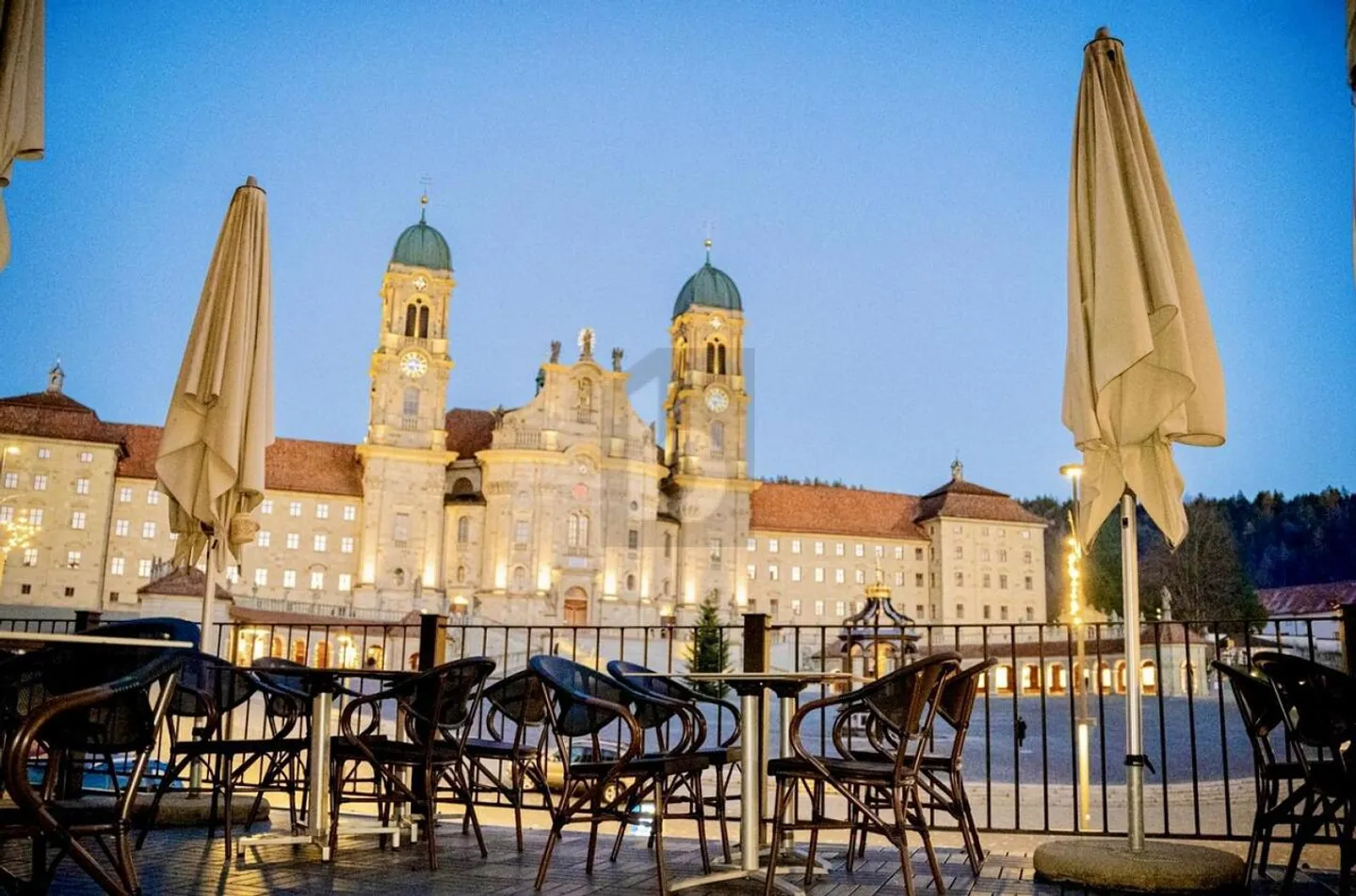 SENSATIONELLE LAGE MIT BESTER SICHT - Foto 1 von 6