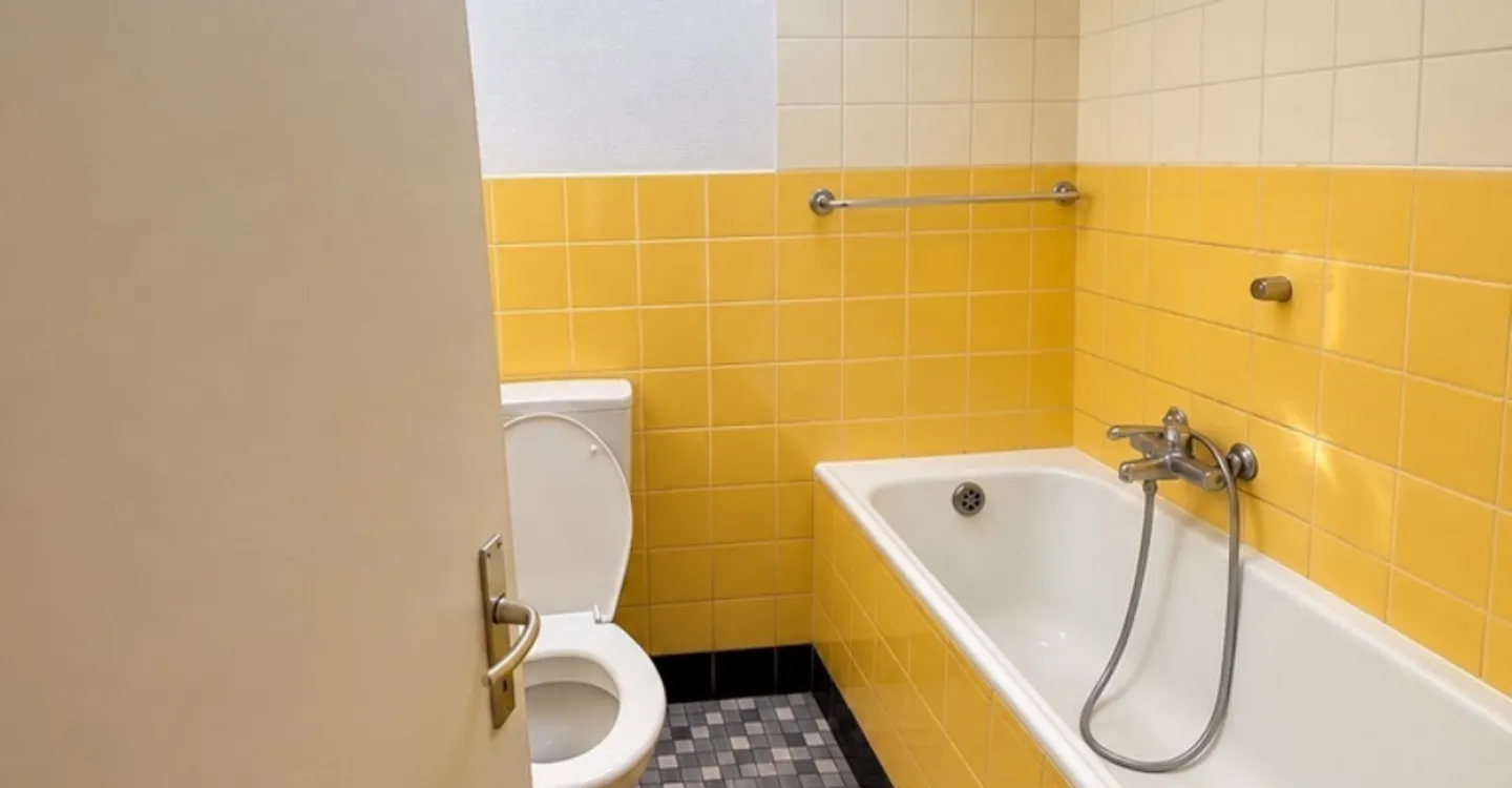 Ideally Located Room Near the Lake - Photo 3 of 3