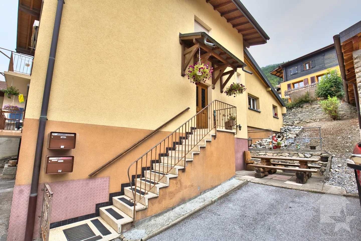 4.5 Room Apartment with Garage and Parking Space, Small Condominium 2 Apartments - Photo 6 of 13