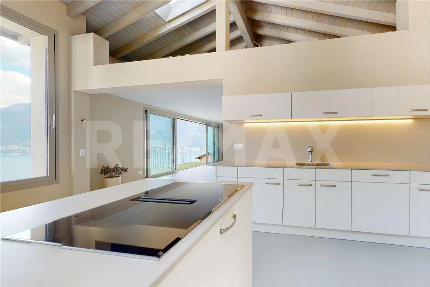 Casa di 5.5 locali rinnovata con vista lago 180° - Foto 6 di 13