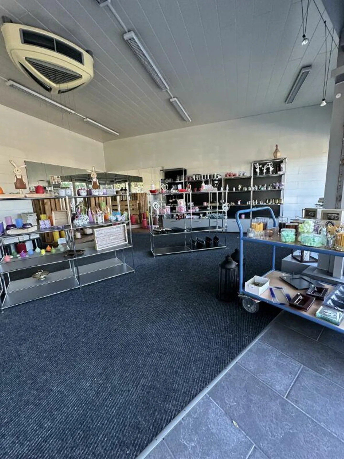 Espace de vente de plain-pied / magasin avec accès direct - Photo 2 sur 9