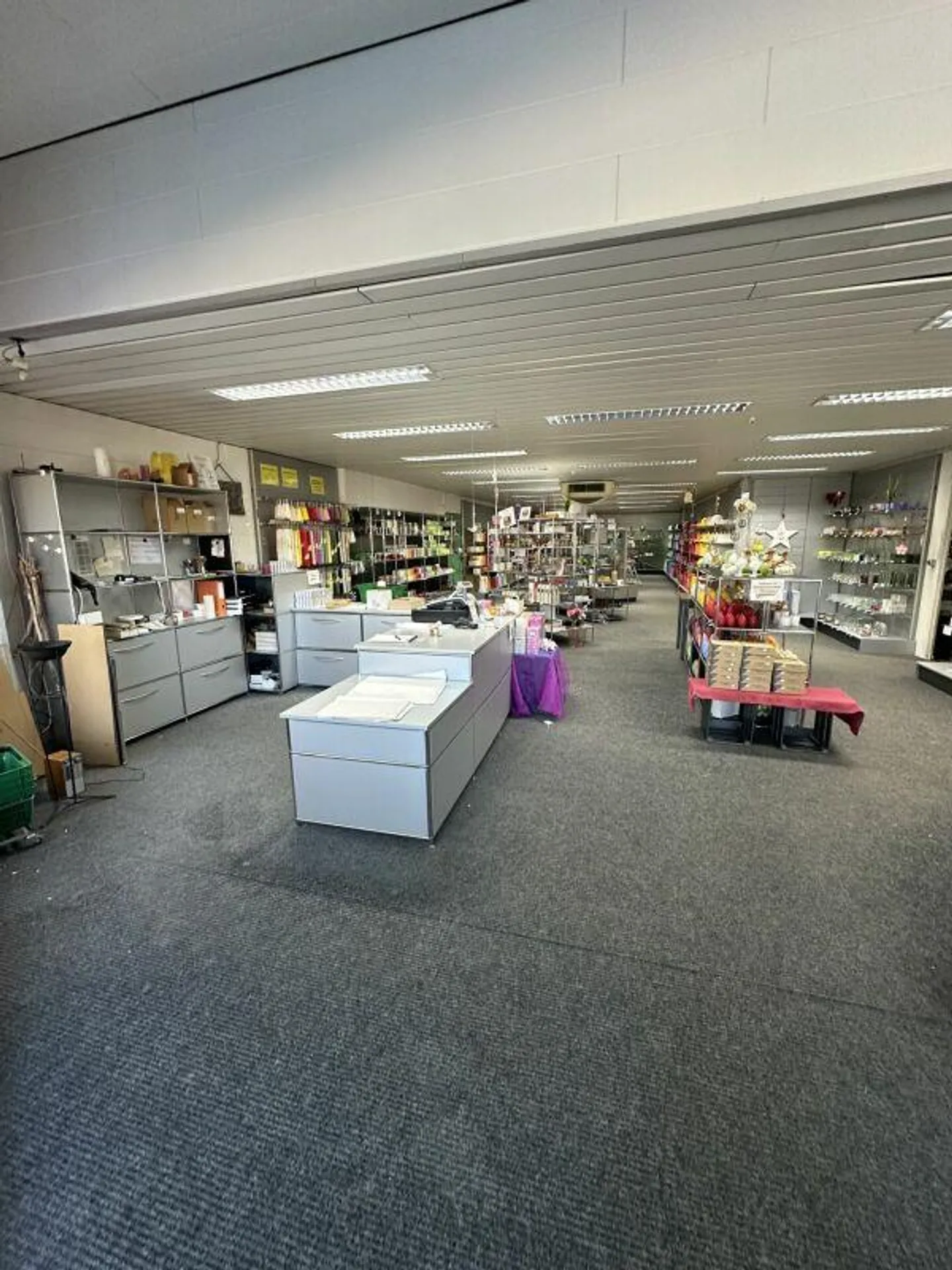 Espace de vente de plain-pied / magasin avec accès direct - Photo 4 sur 9